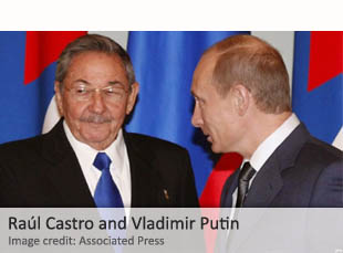 Raúl Castro and Vladimir Putin